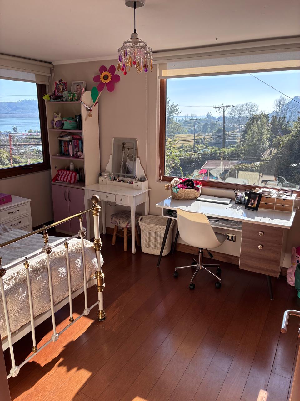 Dormitorio con vista al valle y al río Biobío